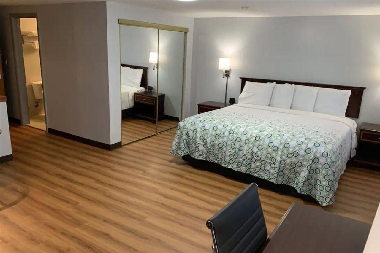 Econo Lodge Inn & Suites Denver Extérieur photo