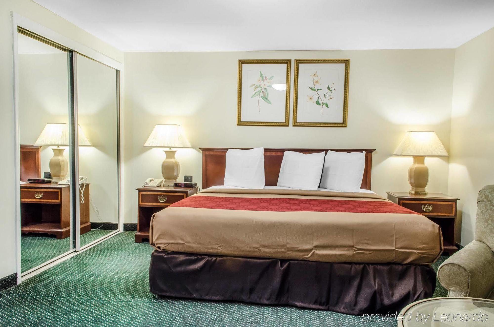 Econo Lodge Inn & Suites Denver Extérieur photo