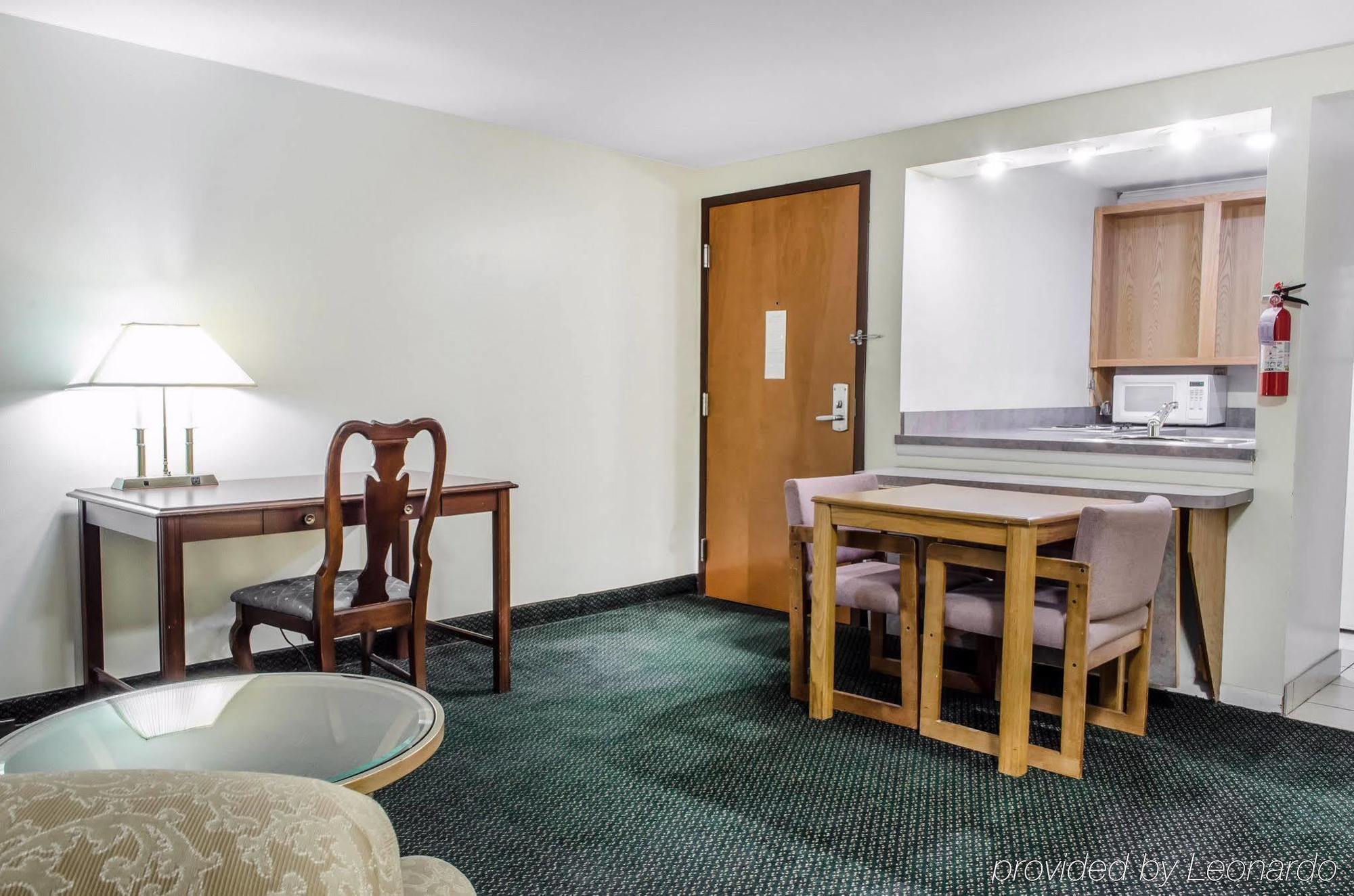 Econo Lodge Inn & Suites Denver Extérieur photo