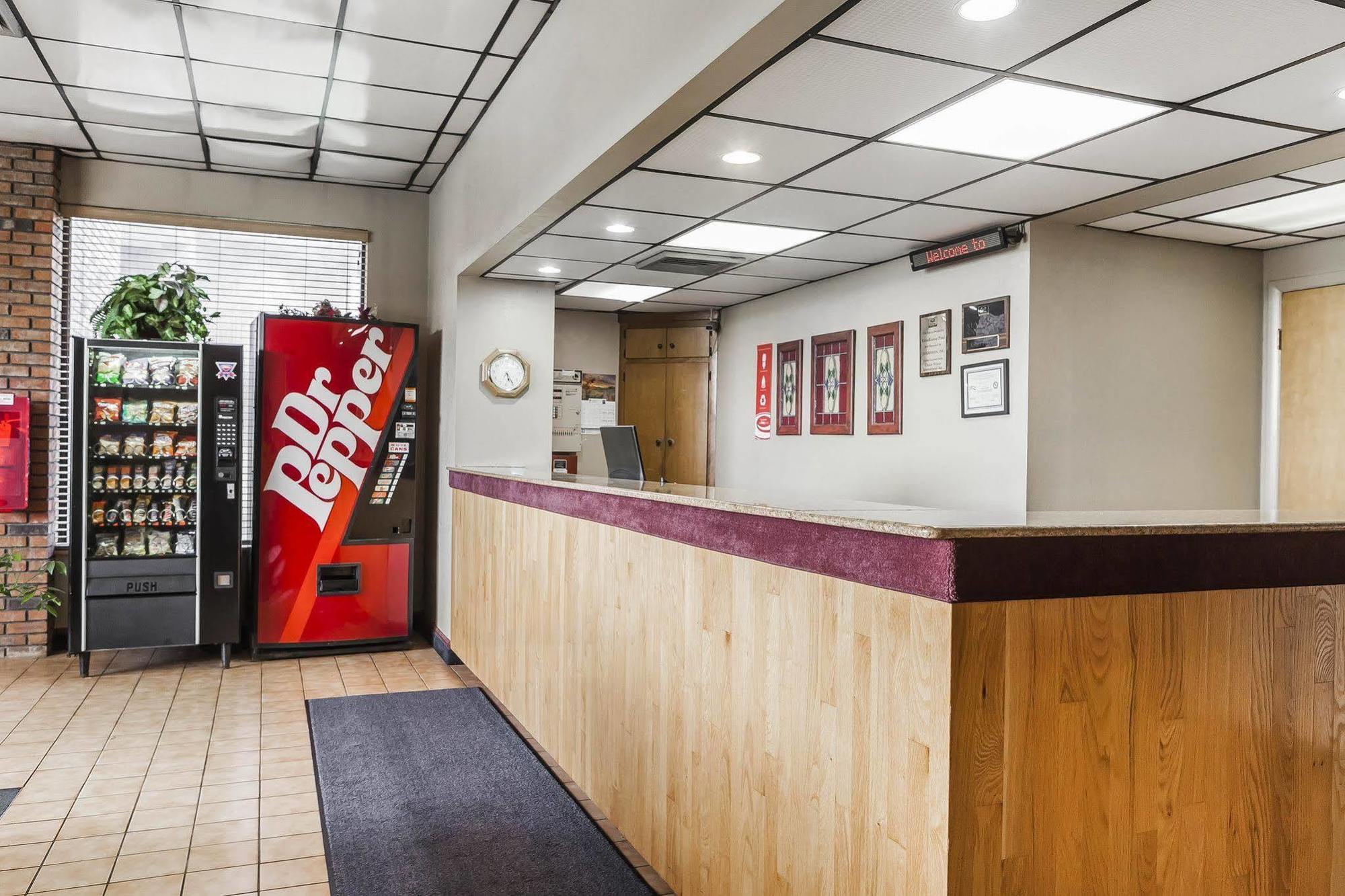Econo Lodge Inn & Suites Denver Extérieur photo