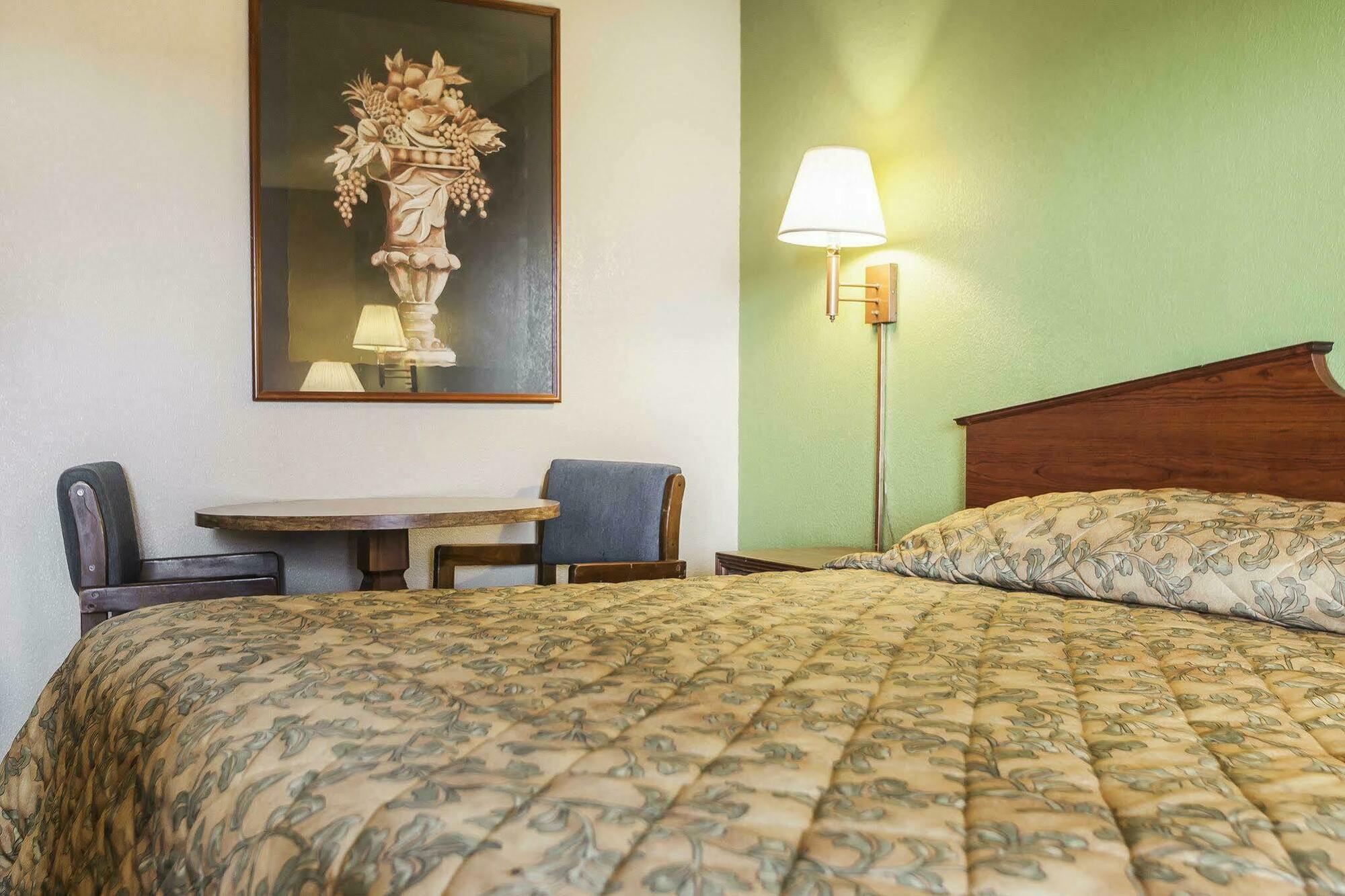 Econo Lodge Inn & Suites Denver Extérieur photo